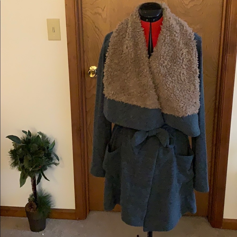 Sweater with Fur Collar